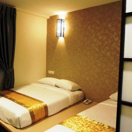 Eight Days Boutique Hotel - Mount Austin Johor Bahru Bagian luar foto