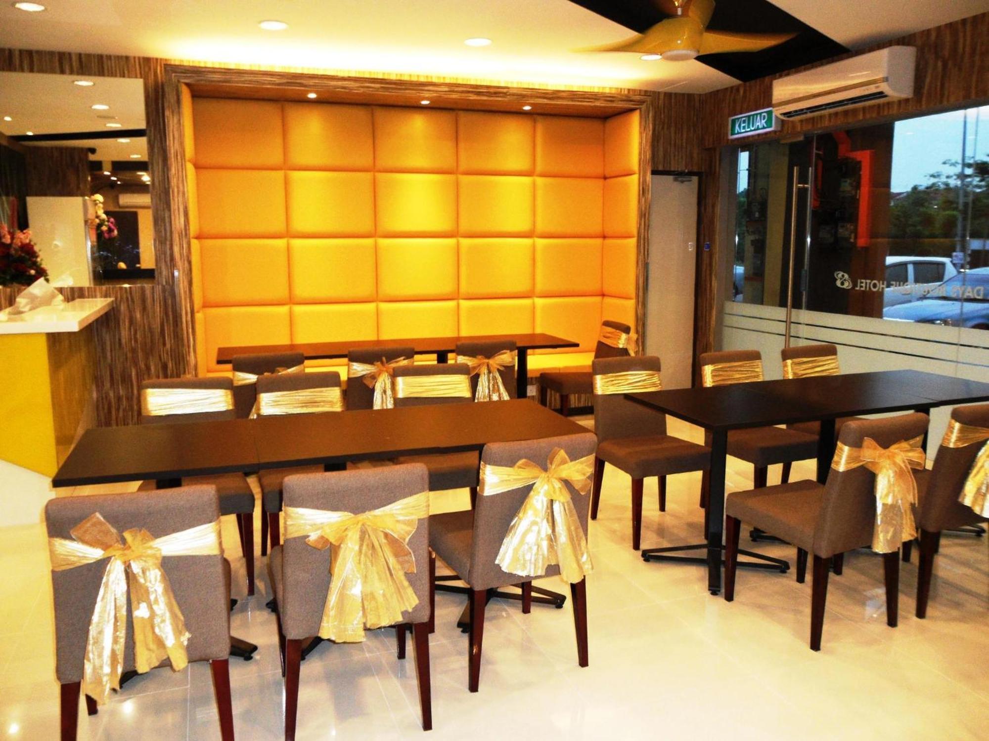 Eight Days Boutique Hotel - Mount Austin Johor Bahru Bagian luar foto