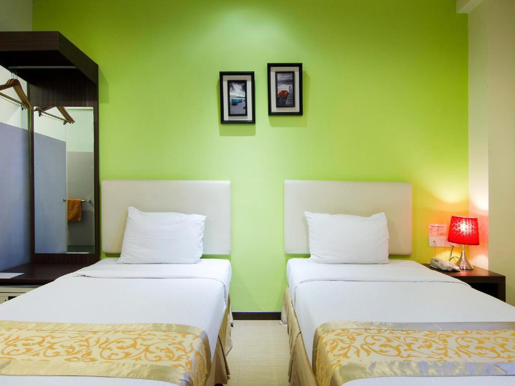 Eight Days Boutique Hotel - Mount Austin Johor Bahru Bagian luar foto
