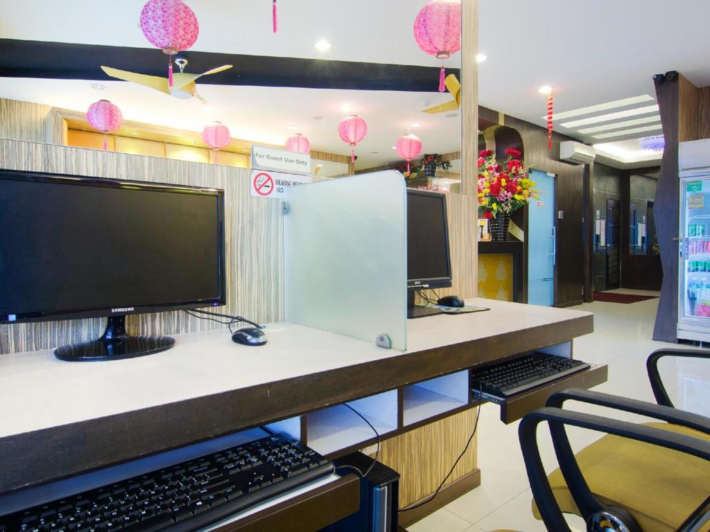 Eight Days Boutique Hotel - Mount Austin Johor Bahru Bagian luar foto