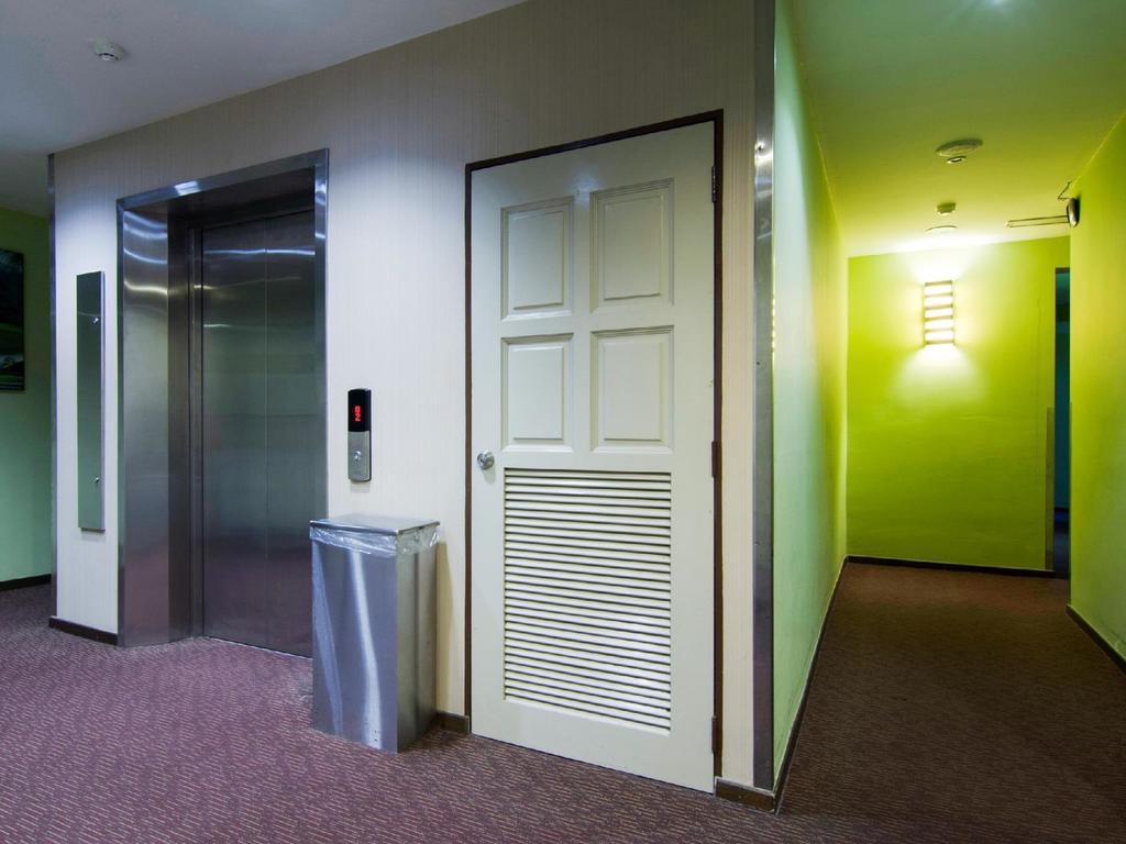 Eight Days Boutique Hotel - Mount Austin Johor Bahru Bagian luar foto