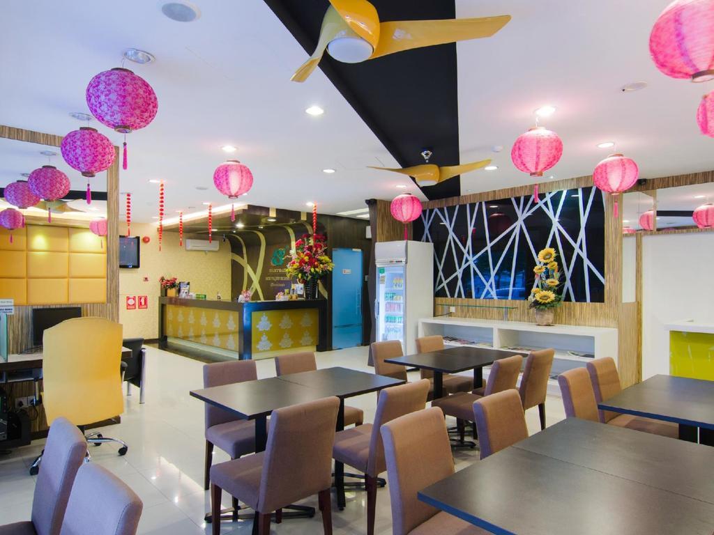 Eight Days Boutique Hotel - Mount Austin Johor Bahru Bagian luar foto