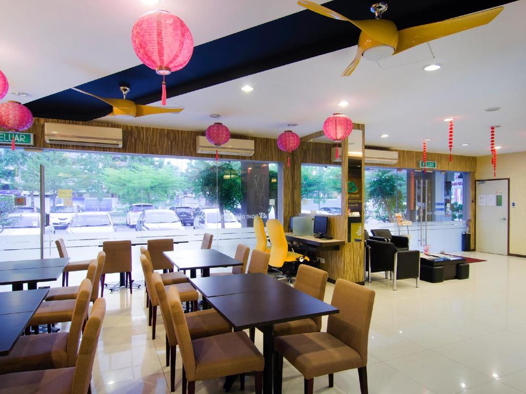 Eight Days Boutique Hotel - Mount Austin Johor Bahru Bagian luar foto