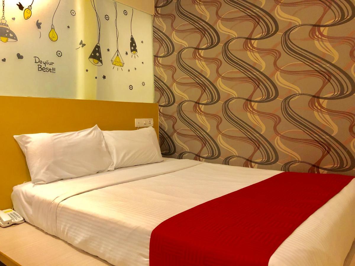 Eight Days Boutique Hotel - Mount Austin Johor Bahru Bagian luar foto